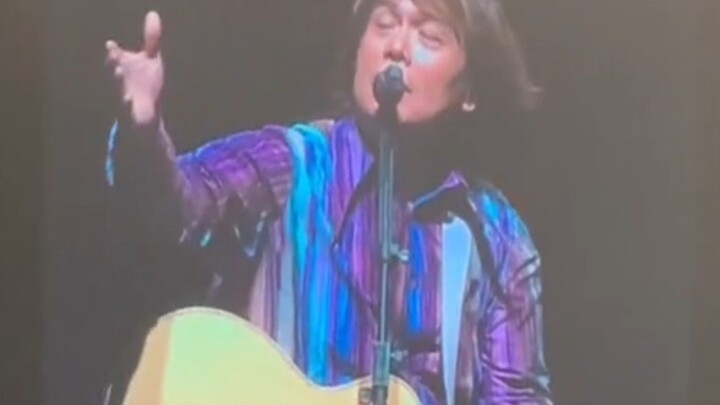 لأن هذه الأغنية كتبتها وأنت في الخامسة والعشرين من عمرك!