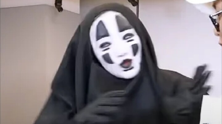 Thật sự có cảnh hôn á?! Trong vòng mười năm nữa chắc chẳng ai hiểu nổi đoạn này (bùi xi)!