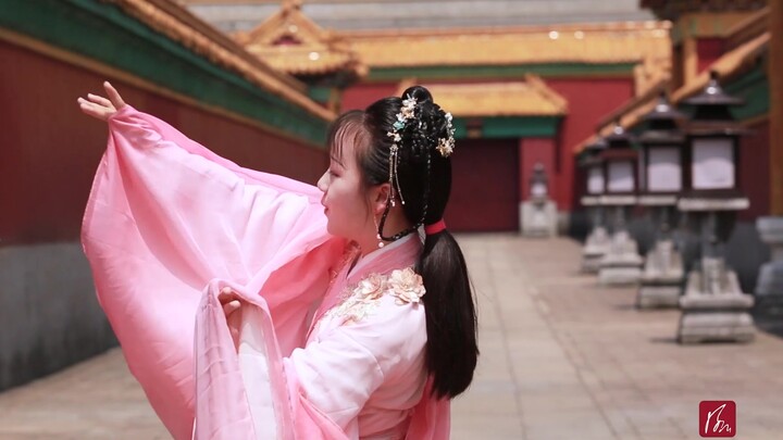 Baochai gần đây đã trở nên say mê với khiêu vũ