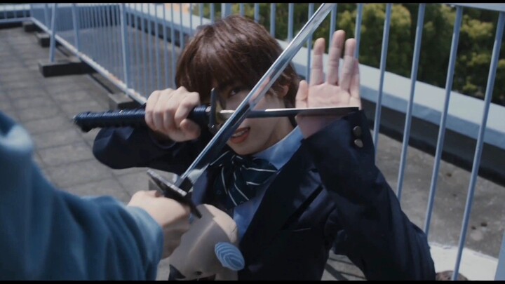 Memakai cincin untuk memanggil pedang