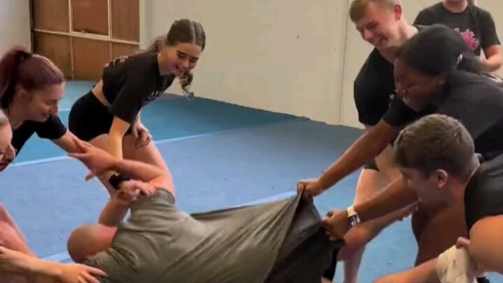 Foreign guy tries out cheerleading stunts 😂 Now I finally understand why it’s always girls getting l