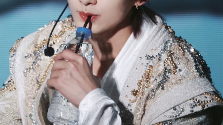 Idols whose lower body makeup is so ugly that they have to apologize to their upper body