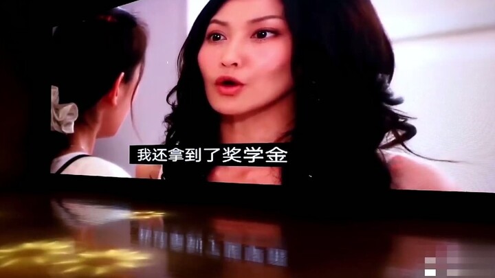 Di lokasi pertunjukan sulih suara sekolah, semua penampilannya benar-benar luar biasa—semuanya adala