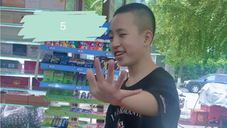 尝试锻炼轩轩去商店买东西，他理解了买东西要付钱，没有理解电池是什么，不断的尝试去发现问题解决问题，就是进步的基础