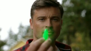 超人：这个绿色的石头好眼熟，能吃吗？