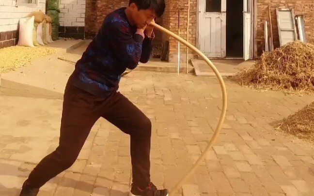 الطوق الذهبي يشبه التنين، لن أستسلم أبدًا حتى أتمكن من تعليمك درسًا