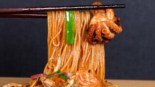 A simple bowl of noodles, smooth and delicious