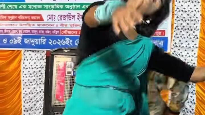 Mim danced at the wedding, hot girl will support at the meeting