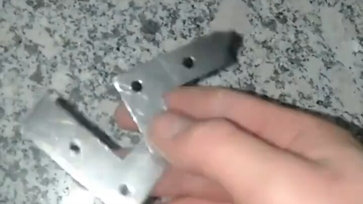 Sekrup Kecil Ala Jerman, Pembuka Botol Khusus untuk Pub