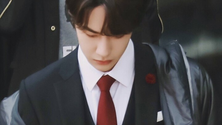 [หวังอี้ป๋อ] ผู้ชายจะสูงส่งได้ขนาดนี้เชียวหรือ? อารมณ์แบบนี้ถือว่าเป็นเอกลักษณ์เฉพาะตัวในวงการบันเทิ