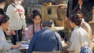 Ahhh Lý Chân đẹp quá, "Gia nghiệp" của Dương Tử Reuters, đây là một gia đình tụ tập lại để thảo luận