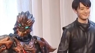 The evil Ultraman family is complete, and that pair is the most handsome.