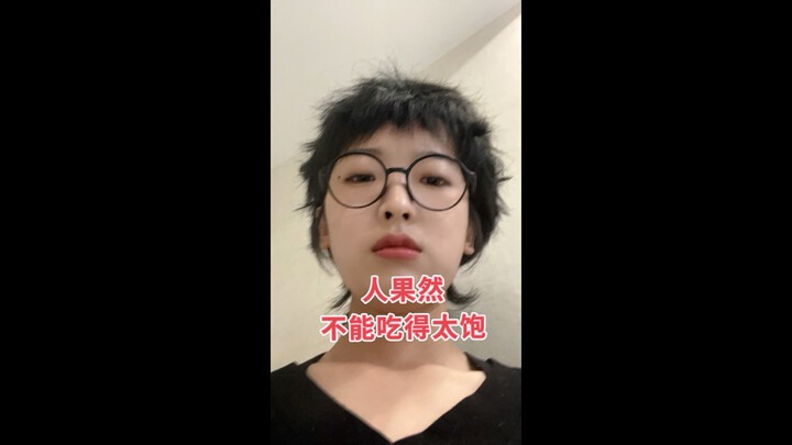 Quả nhiên ăn không thể no quá. Tôi đã mở một cuộc bình chọn: có nên đến tiệm làm tóc để phục hồi khô