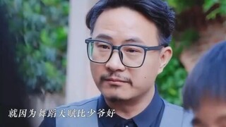 Cậu bé chỉ đang nhảy ở nhà và bị quản gia đánh gãy chân!!!