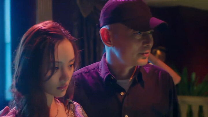 หวังกังอยู่ต่อ พวกเธอคนอื่นออกไปให้หมด!