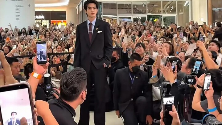 *ออร่าซุปตาร์* เปิดเต็มพิกัด กระแทกใจทายเลนด์ สื่อไทยตะลึง หล่อจนควบคุมตัวเองไม่ได้丨ซ่งเวยหลง กับกิจ