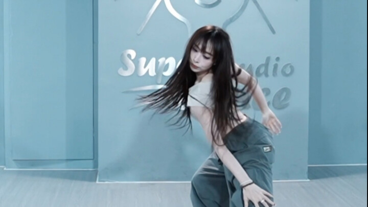 Kameranya keren banget! Lisa 太阳-shoong! Ini video tahun lalu haha ...