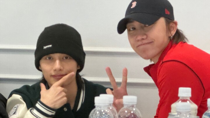 “เราสองคน 48” “อย่าเหยียบเท้าฉันสิ” “ตั้งใจนะ”