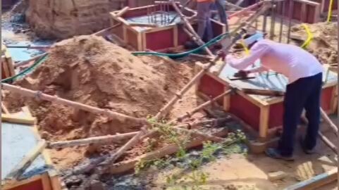 Construction Site: Column Concrete Pouring Process! 🏗️💪