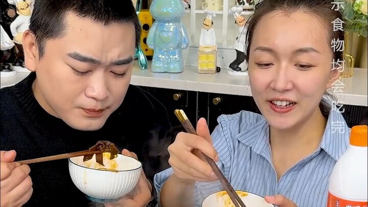 #หม้อไฟอุ่นเอง วันนี้ยังคงแกล้งปินปินต่อไป ดื่ม “น้ำยาฆ่าเชื้อ” ต่อหน้าเขา… #แชร์อาหารอร่อย #อร่อยจน