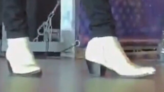 【كاي تشان】ماذا تحدق فيه؟ ألم ترَ السيدة العزيزة دونغ شو وهي تقفز كالسوبرمان الصغير مرتدية كعبًا عالي