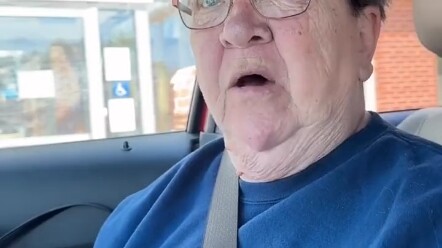 Đừng ăn củ cải chua, bà ơi!