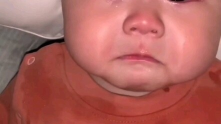 كبرتُ وأنا أبكي