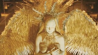 教堂里凭空出现了一座绝美的雕像，神父凑近一看发现这根本就是一具人类的尸体
