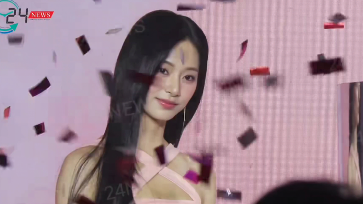 Waaahhh, my idol Chou Tzu-yu’s very first solo overseas event… I’m crying my eyes out!