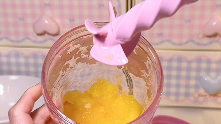 What else can this cup squeeze?