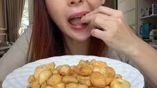 Makan bawang kayak makan kacang   ….. habis makan ini jangan ketemu org dulu sebelum sikat gigi   ….