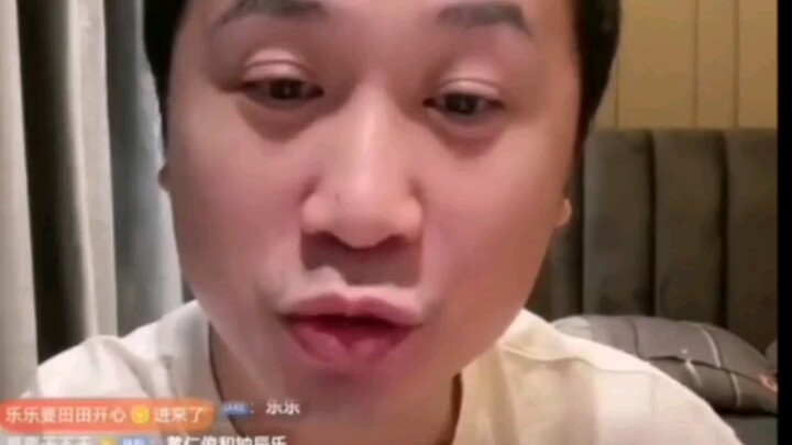 พ่อต้าน ทังโกะซึ่งกำลังไลฟ์สด ประกาศว่าต่อไปจะคอยดูแลจ้ง เฉินเล่อ ฮ่าๆๆๆๆ