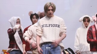 Makestar Fansign Event - MEGAVERSE _ Stray Kids HYUNJIN fancam