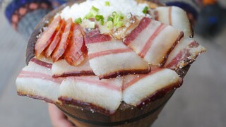 Nasi jagung spesial etnis minoritas Yi, 8 yuan per porsi dengan isi ulang sepuasnya. Warga lokal: Sa