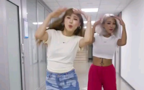【SISTAR19 tái hợp!】 Hyolyn và Bora cùng nhảy “NO NO NO” rồi, vui quá!
