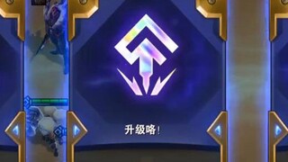 当你留着三个骰子和100块成功赌到升级咯时 · · ·