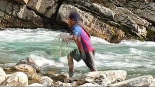 cast netting in Nepal | himalayan trout fishing with handmade cast net |