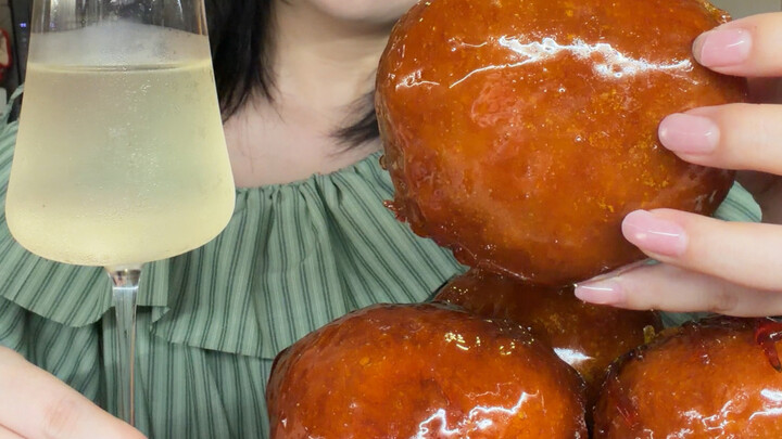 How did this snack turn out so crispy and bursting with filling?