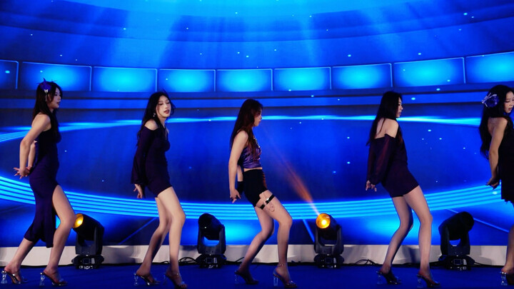 دمية على الخيوط