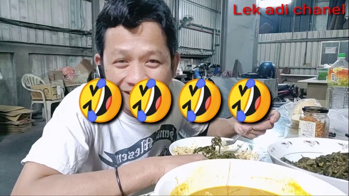 makan yuk pakek sayur gulai ama daun singkong