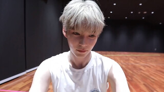 تبيّن أن غناء شنغ هان بين الصريح في غرفة التدريب قد تحسن مرة أخرى..