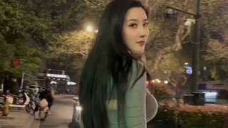 回眸一笑百媚生