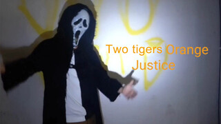 Orange Justice Dance dengan Topeng Hantu