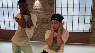 Xiao Zhi menari, sungguh memesona!!