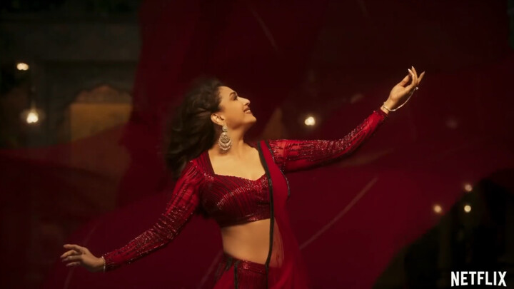 Madhuri with Chinese subtitles Indian dance and song [My Veil]