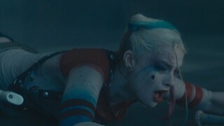 Harley Quinn menendang selangkangan