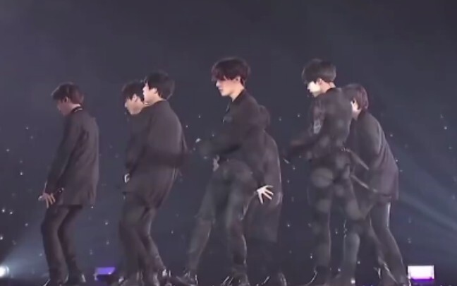 BTS Let go Live They are all in black, soft and sexy!