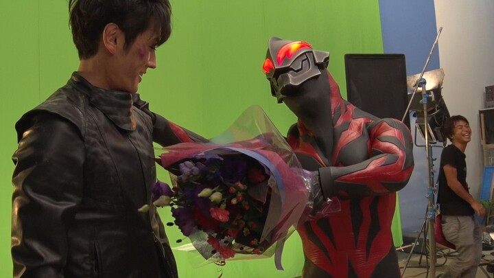 Điểm nổi bật của Ultraman Geed: Beria đích thân gửi hoa cho DeK Fushii!