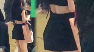 好深的背沟曲线…柳智敏这个身材！