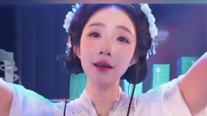 Zhe Zhe menerima undangan dari Vatti untuk mempromosikan merek tersebut; jumlah penonton di live str